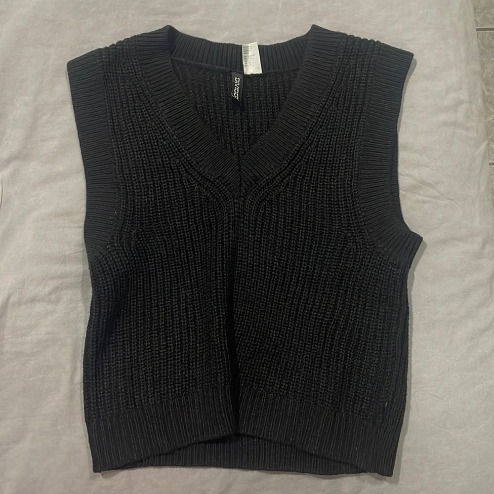 XS Never worn black sweater vest from HM